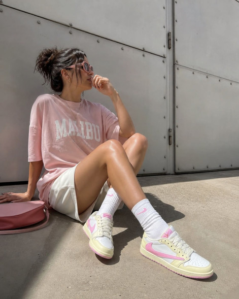 Женские кроссовки Travis Scott x Nike Air Jordan 1 OG Muslin Shy Pink